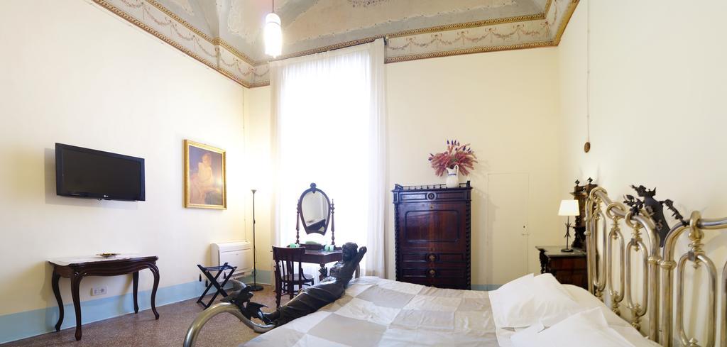 Historical Suites Vvm Лече Стая снимка