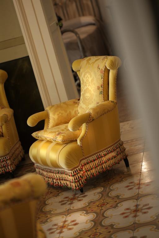 Historical Suites Vvm Лече Стая снимка