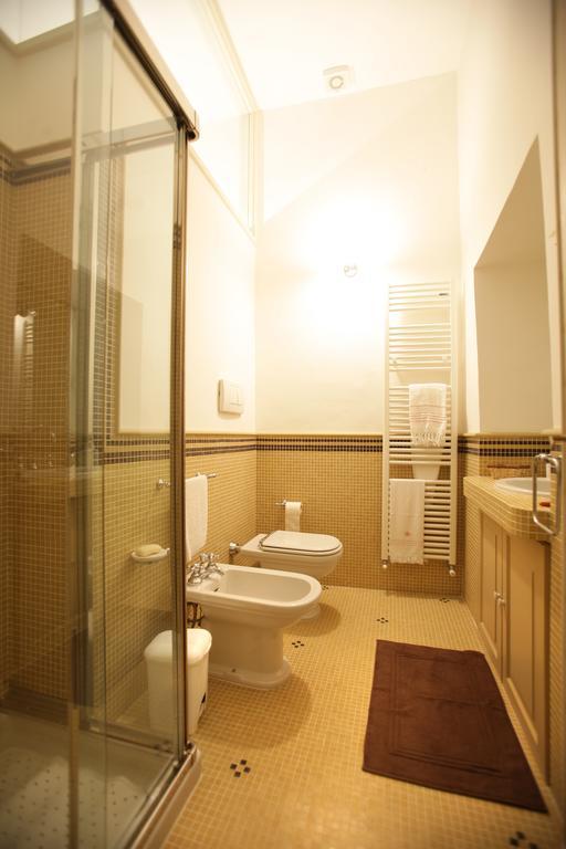 Historical Suites Vvm Лече Стая снимка
